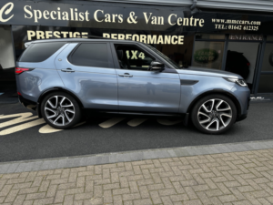 2018 Land Rover Discovery 3.0 Td V6 Hse Luxury in Blue — image 6