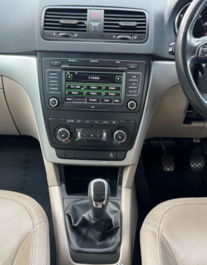 2012 Skoda Yeti 1.4 Tsi Elegance Euro 5 5dr in White — image 3