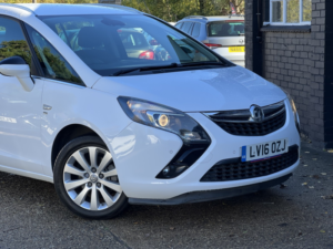 2016 Vauxhall Zafira Tourer 1.4 I Turbo Se in White — image 3