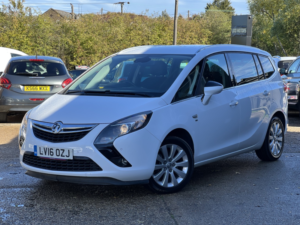 2016 Vauxhall Zafira Tourer 1.4 I Turbo Se in White — image 4