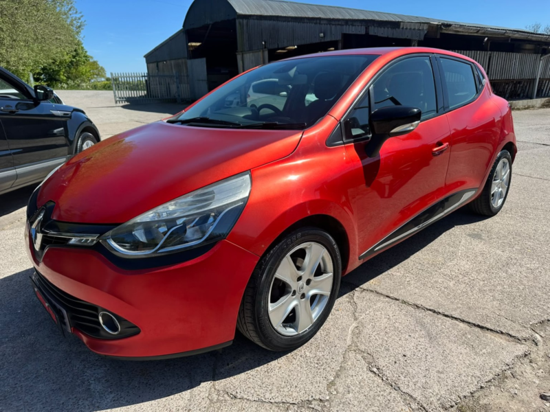 2013 Renault Clio 1.2 16v Dynamique Medianav Euro 5 5dr in Red — image 1