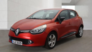 2013 Renault Clio 1.2 16v Dynamique Medianav Euro 5 5dr in Red — image 2