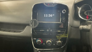 2013 Renault Clio 1.2 16v Dynamique Medianav Euro 5 5dr in Red — image 3