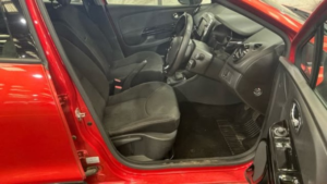 2013 Renault Clio 1.2 16v Dynamique Medianav Euro 5 5dr in Red — image 4