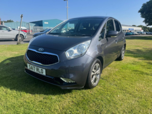 2017 Kia Venga 1.6 3 MPV 5dr Petrol Auto Euro 6 (123 Bhp) in Silver — image 2