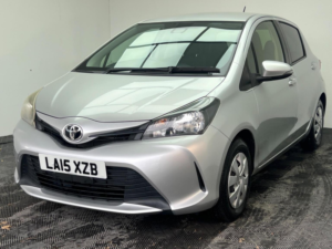 2015 Toyota Yaris 1.33 Dual Vvt-I Design Multidrive S Euro 6 5dr in Silver — image 3