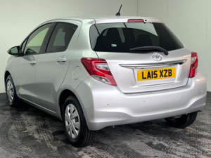 2015 Toyota Yaris 1.33 Dual Vvt-I Design Multidrive S Euro 6 5dr in Silver — image 4
