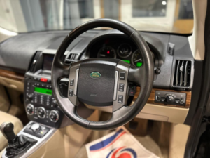 2009 Land Rover Freelander 2 2.2 Td4e Hse 4WD Euro 4 (s/s) 5dr in Black — image 2