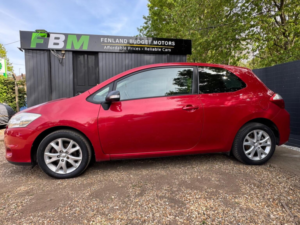 2011 Toyota Auris 1.33 Dual Vvt-I Tr Euro 4 (s/s) 3dr in Red — image 2