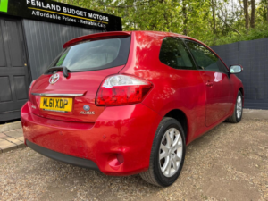 2011 Toyota Auris 1.33 Dual Vvt-I Tr Euro 4 (s/s) 3dr in Red — image 5