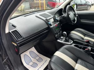 2011 Land Rover Freelander 2 2.2 Sd4 Sport Le in Black — image 5
