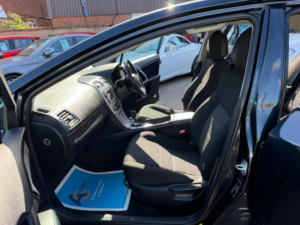 2013 Toyota Avensis 2.2 D-Cat Icon Auto Euro 5 4dr in Grey — image 4