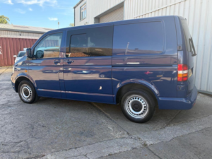 2004 Volkswagen Transporter 1.9 Tdi T28 L1 H1 4dr in Blue — image 4