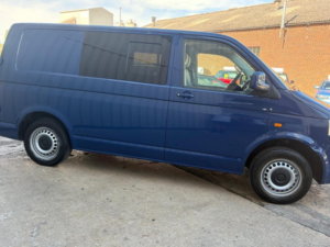 2004 Volkswagen Transporter 1.9 Tdi T28 L1 H1 4dr in Blue — image 6