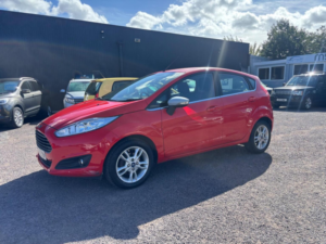 2014 Ford Fiesta 1.25 Zetec Euro 5 5dr in Red — image 4