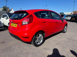 2014 Ford Fiesta 1.25 Zetec Euro 5 5dr in Red — image 5
