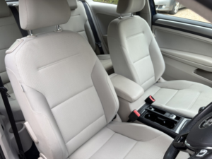 2015 Volkswagen Golf 2.0 Tdi Bluemotion Tech Match in Blue — image 3
