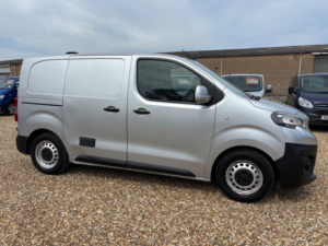 2017 Peugeot Expert 1.6 Bluehdi 1000 Professional in Silver — image 2