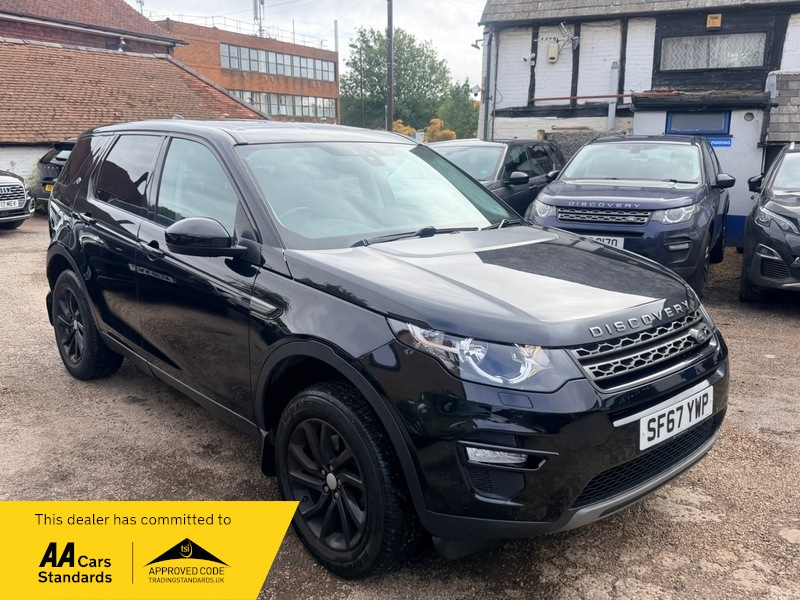 2017 Land Rover Discovery Sport Td4 Se in Black — image 1