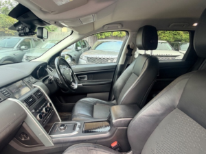 2017 Land Rover Discovery Sport Td4 Se in Black — image 3