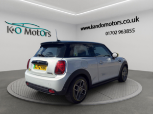 2022 MINI Electric Hatch Cooper Se 32.6kwh Level 2 Auto 3dr in Silver — image 4