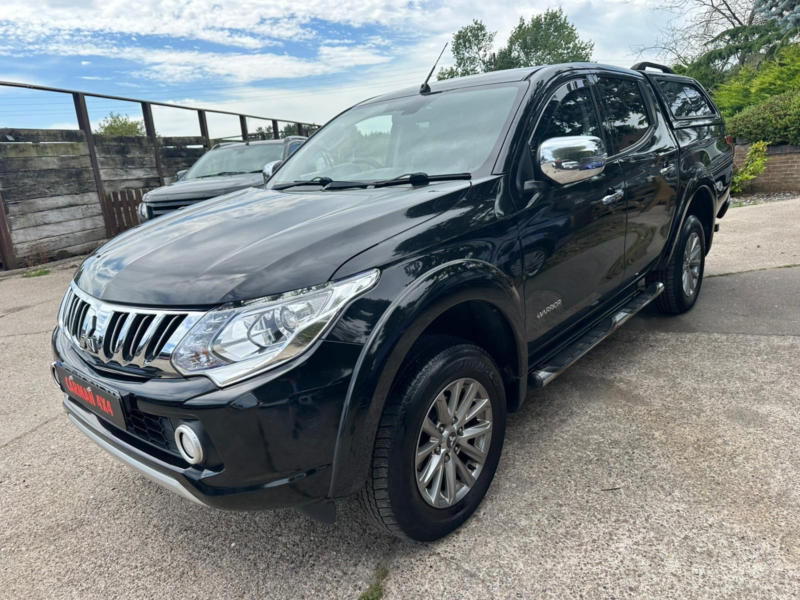 2016 Mitsubishi L200 2.4 Di-D Dc Warrior 4WD Euro 5 4dr in Black — image 1