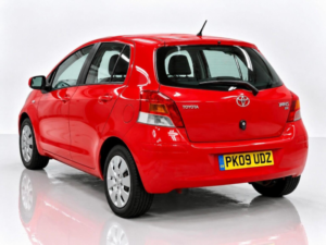 2009 Toyota Yaris 1.33 Dual Vvt-I Tr Euro 4 (s/s) 5dr in Red — image 3