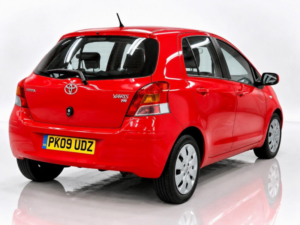 2009 Toyota Yaris 1.33 Dual Vvt-I Tr Euro 4 (s/s) 5dr in Red — image 4