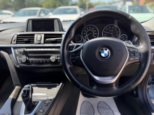 2012 BMW 3 Series 2.0 328i Luxury Auto Euro 5 (s/s) 4dr in Blue — image 2
