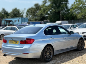 2012 BMW 3 Series 2.0 328i Luxury Auto Euro 5 (s/s) 4dr in Blue — image 3