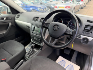 2015 Skoda Yeti 2.0 Tdi Black Edition DSG 4WD Euro 5 5dr in White — image 3