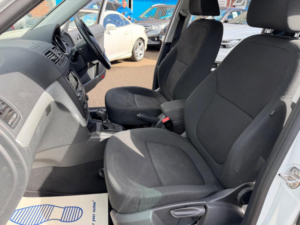 2015 Skoda Yeti 2.0 Tdi Black Edition DSG 4WD Euro 5 5dr in White — image 4