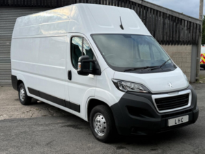 2021 Peugeot Boxer 2.2 Bluehdi 335 Professional L3 H3 Euro 6 (s/s) 5dr in White — image 2