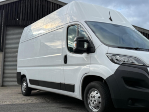 2021 Peugeot Boxer 2.2 Bluehdi 335 Professional L3 H3 Euro 6 (s/s) 5dr in White — image 3