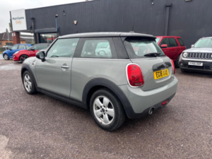 2018 MINI Hatch 1.5 Cooper D Euro 6 (s/s) 3dr in Grey — image 2