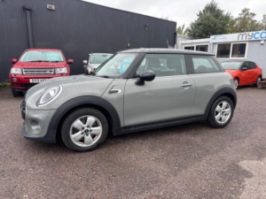 2018 MINI Hatch 1.5 Cooper D Euro 6 (s/s) 3dr in Grey — image 4