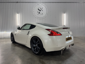 2014 Nissan 370 Z 3.7 V6 Gt in White — image 4