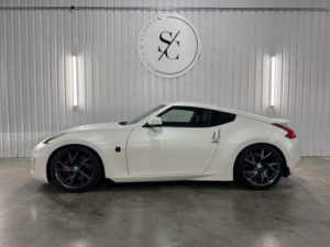 2014 Nissan 370 Z 3.7 V6 Gt in White — image 5