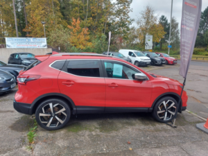 2018 Nissan Qashqai 1.5 Dci Tekna+ in Red — image 2