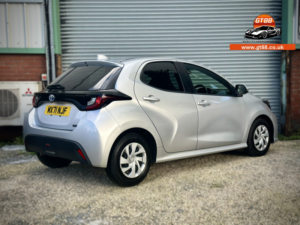 2021 Toyota Yaris Vvt-H Icon E-CVT Euro 6 Automatic (e-Cvt) Petrol/hybrid 1.5l in Silver — image 2