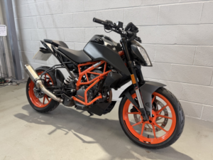 2022 Ktm 125 Duke in Black — image 2