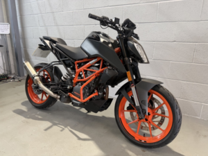 2022 Ktm 125 Duke in Black — image 3