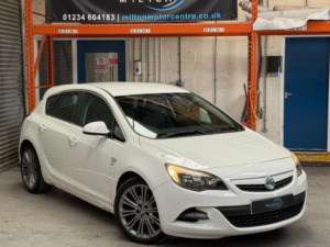2011 Vauxhall Astra 2.0 Cdti Sri Vx Line Auto Euro 5 5dr in White — image 2