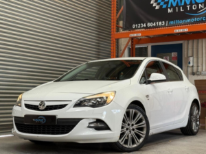2011 Vauxhall Astra 2.0 Cdti Sri Vx Line Auto Euro 5 5dr in White — image 3