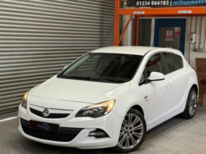 2011 Vauxhall Astra 2.0 Cdti Sri Vx Line Auto Euro 5 5dr in White — image 4