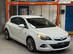2011 Vauxhall Astra 2.0 Cdti Sri Vx Line Auto Euro 5 5dr in White — image 6