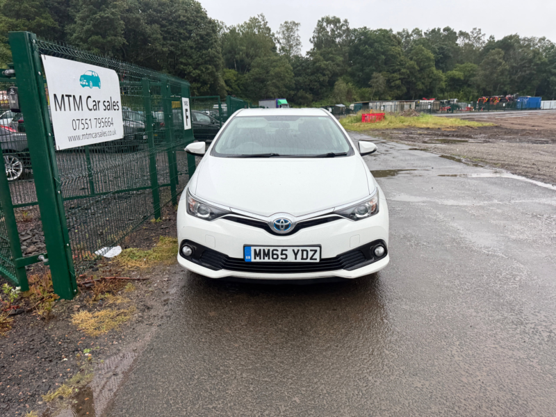 2016 Toyota Auris 1.8 Vvt-H Business Edition Hatchback 5dr Petrol Hybrid CVT Euro 6 (s/s) (136 Ps) in White — image 1