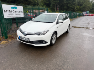 2016 Toyota Auris 1.8 Vvt-H Business Edition Hatchback 5dr Petrol Hybrid CVT Euro 6 (s/s) (136 Ps) in White — image 2