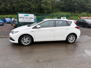 2016 Toyota Auris 1.8 Vvt-H Business Edition Hatchback 5dr Petrol Hybrid CVT Euro 6 (s/s) (136 Ps) in White — image 3