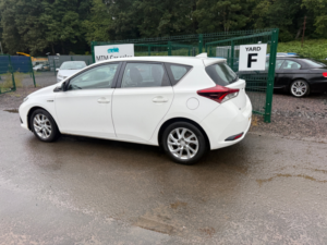 2016 Toyota Auris 1.8 Vvt-H Business Edition Hatchback 5dr Petrol Hybrid CVT Euro 6 (s/s) (136 Ps) in White — image 4